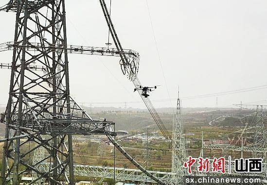 山西：百米高空 无人机首次精准穿塔运送接地线:焊线机

